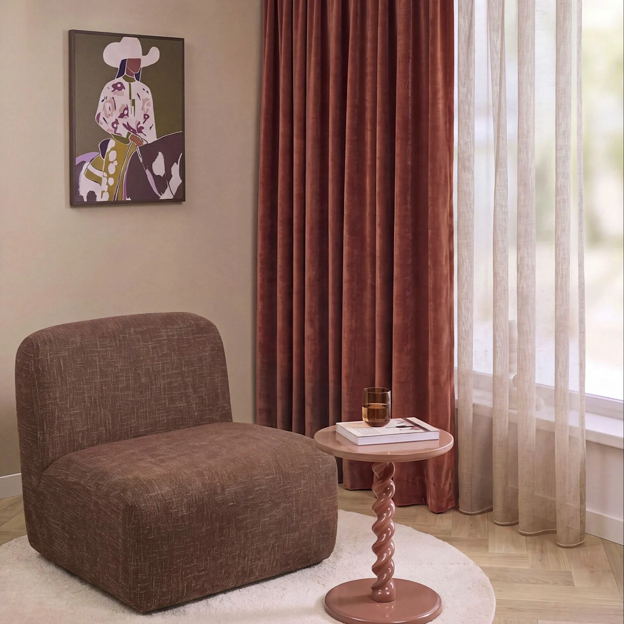 Velours gordijnen in woonkamer setting