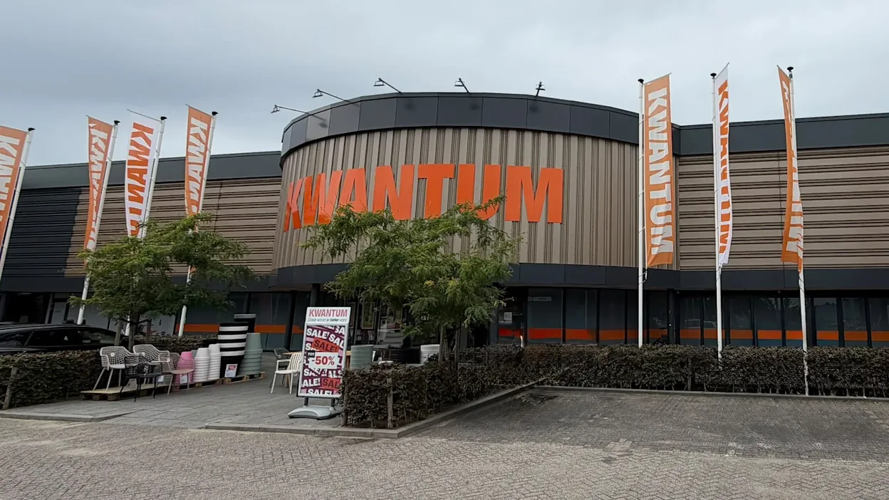 Voorgevel van Kwantum in Roosendaal