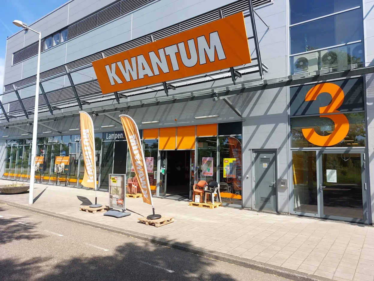 Voorgevel van Kwantum in Amsterdam Westpoort