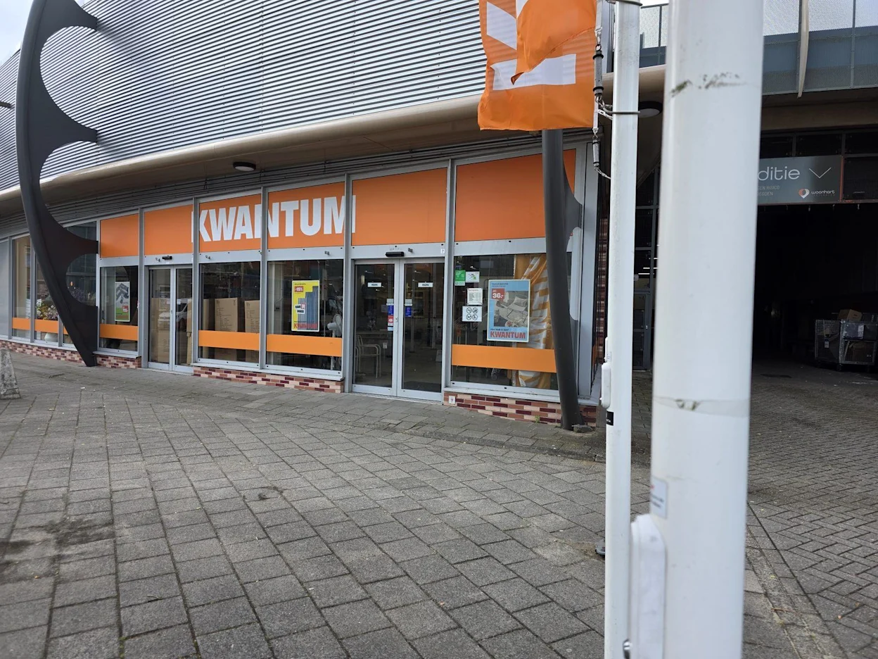 Voorgevel van Kwantum in Zoetermeer