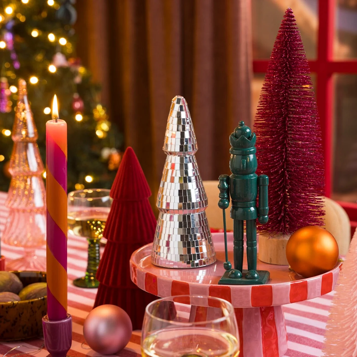 Tafeldecoratie met sprankelend disco kerstdecoratie