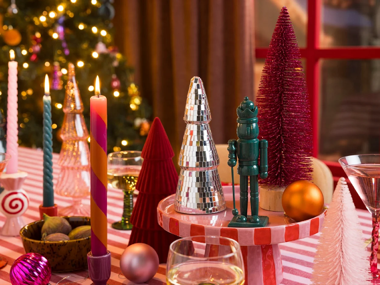Tafeldecoratie met sprankelend disco kerstdecoratie