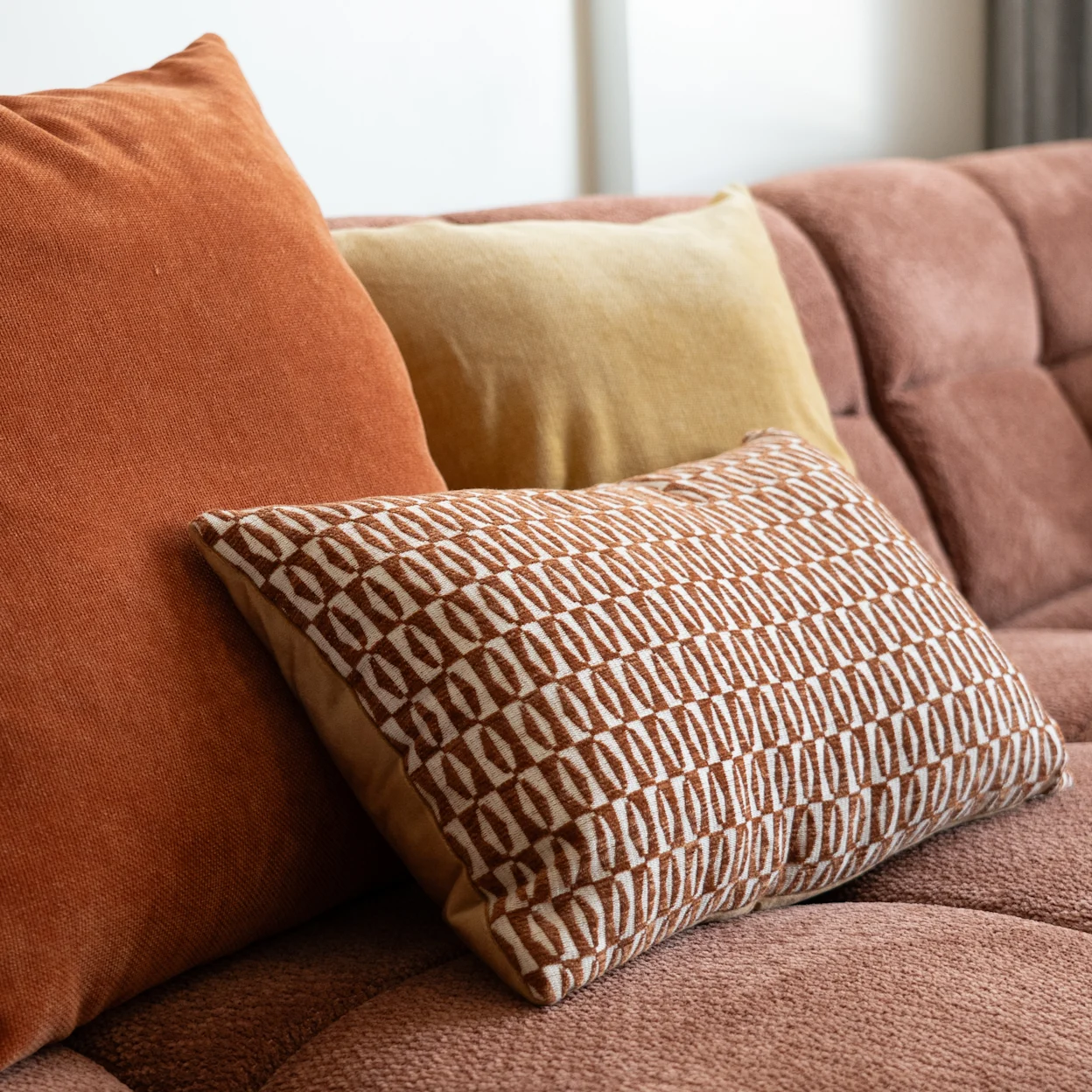 Woontrend - Retro revival - Sfeer4 - Gordijn en vaas