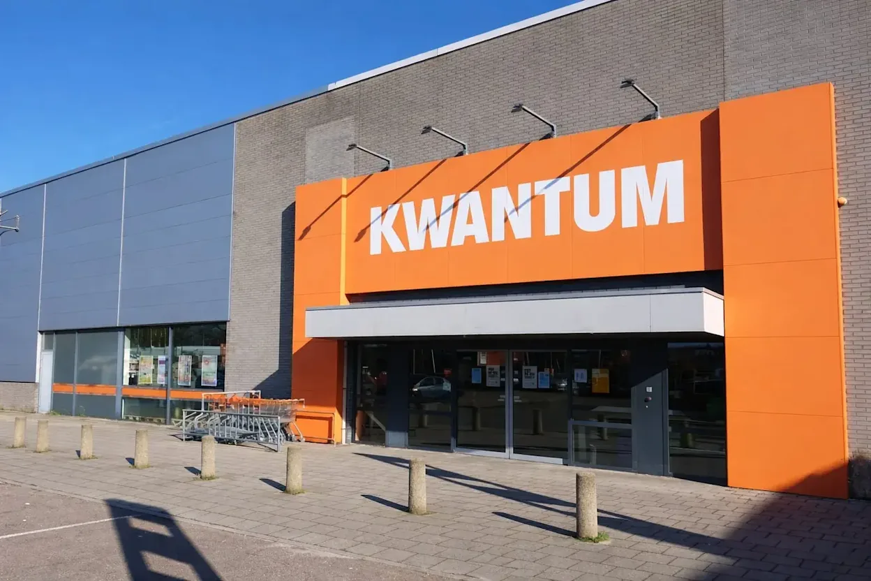Voorgevel van Kwantum in Helmond