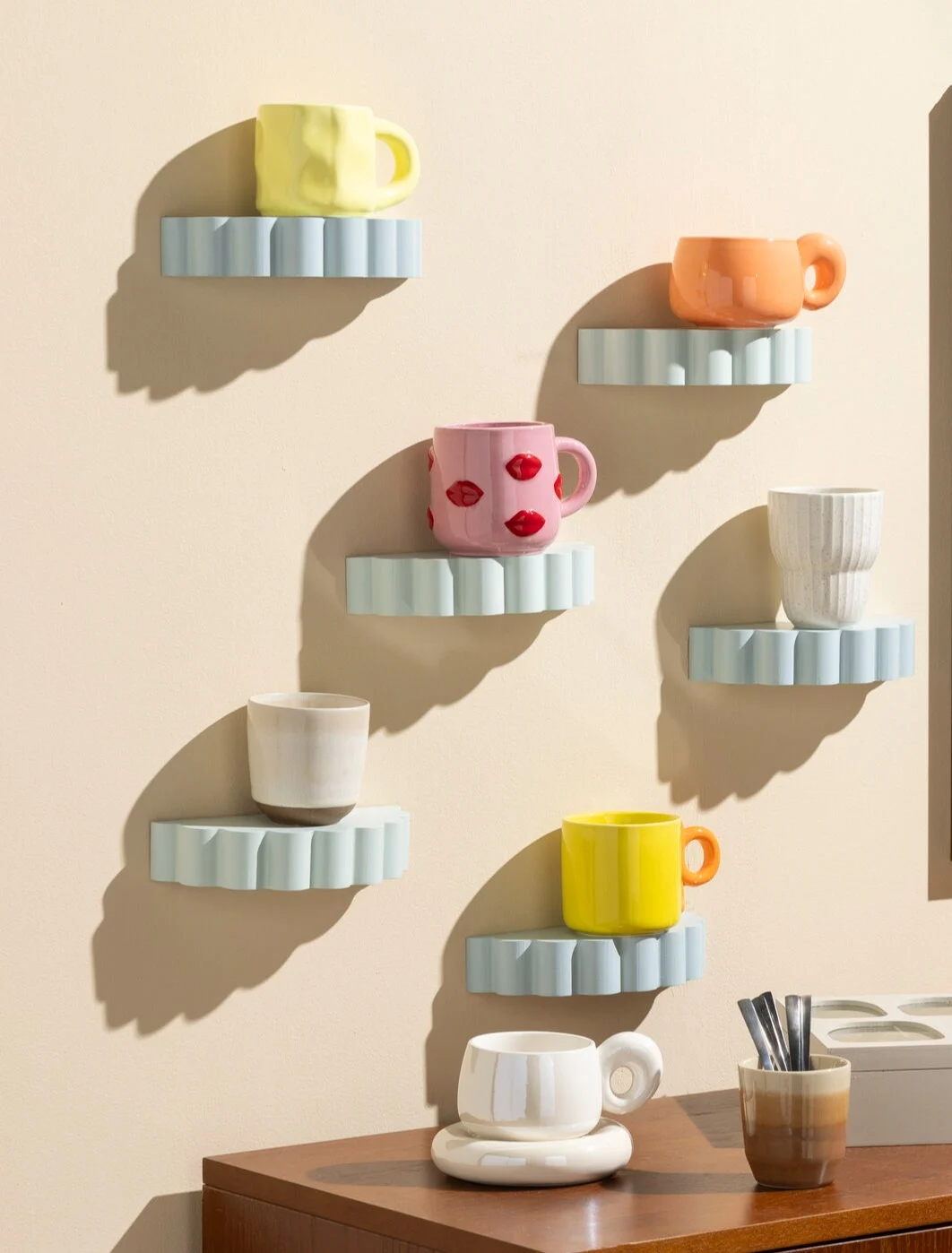 Pastelkleurige mokken met colourblock oren