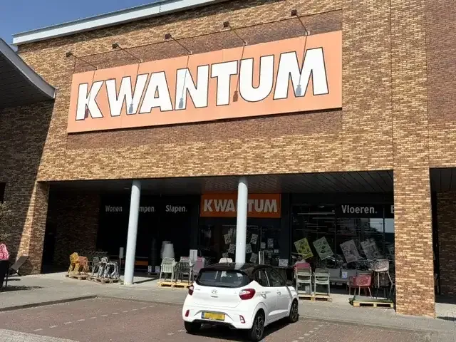 Voorgevel van Kwantum in Spijkenisse