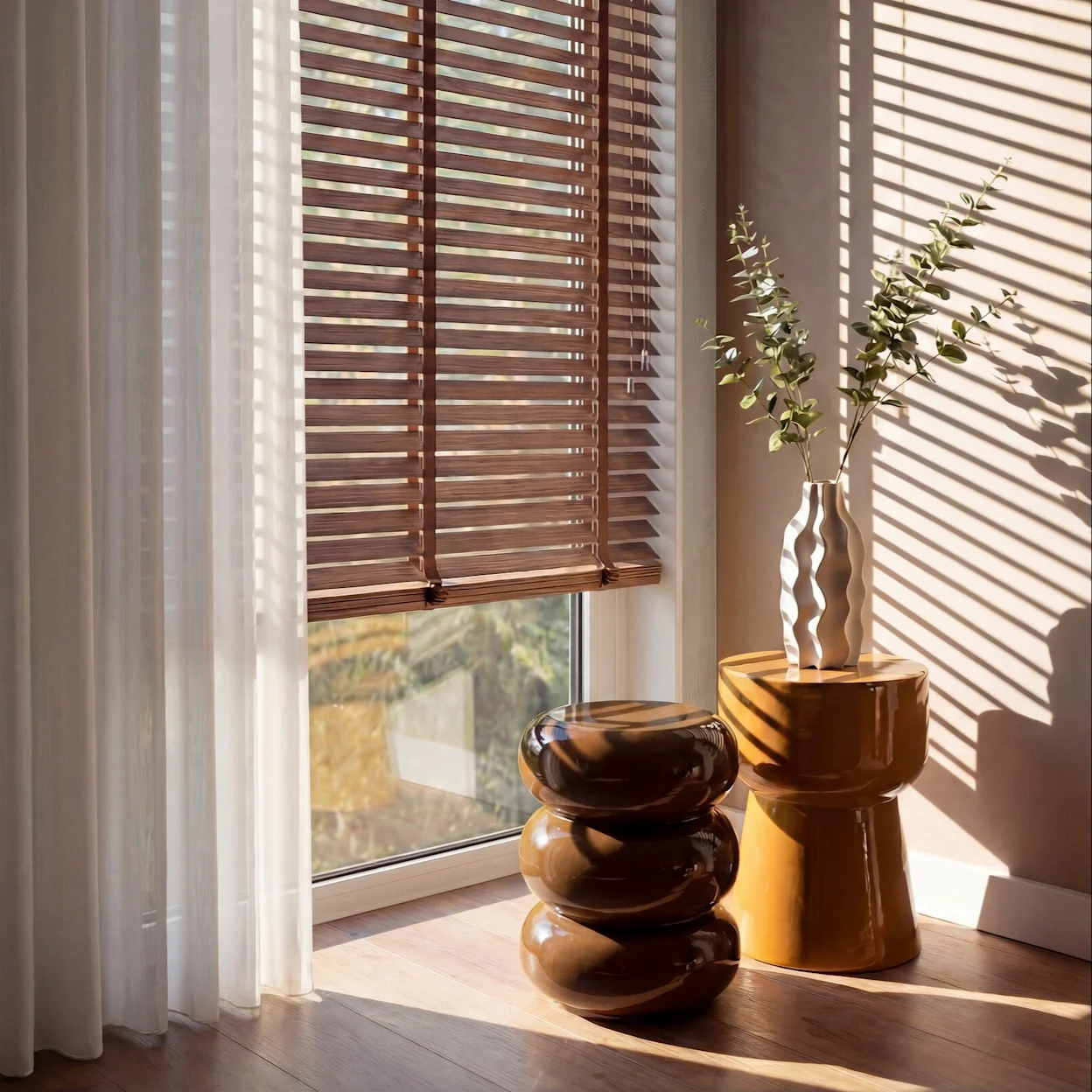 Houten jaloezieën in naturel kleur