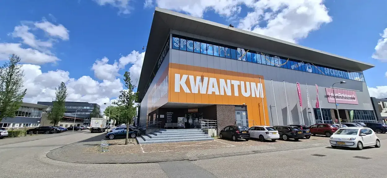 Voorgevel van Kwantum in Amstelveen