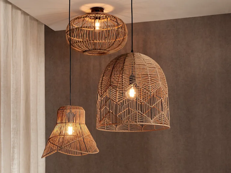 Natuurlijke hanglampen van rotan en bamboe