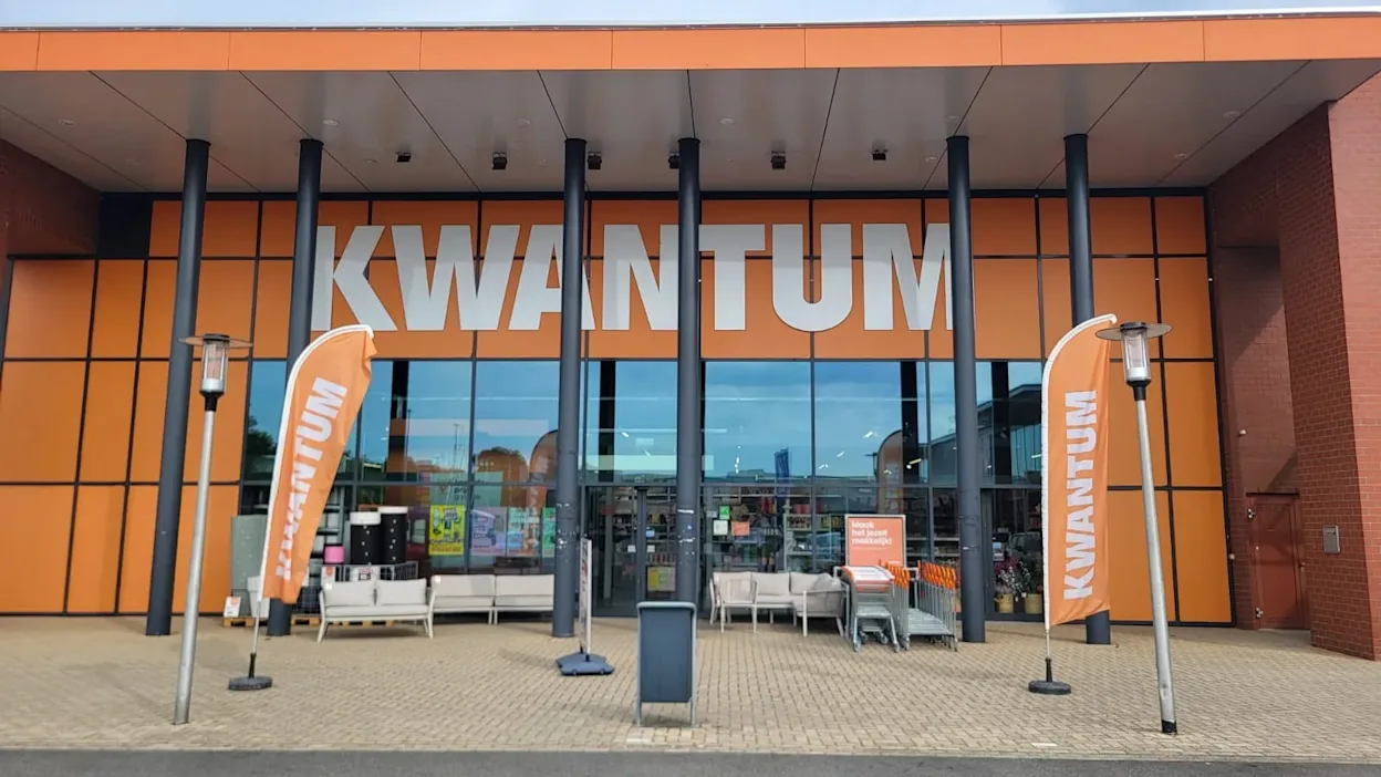 Voorgevel van Kwantum in Leiderdorp