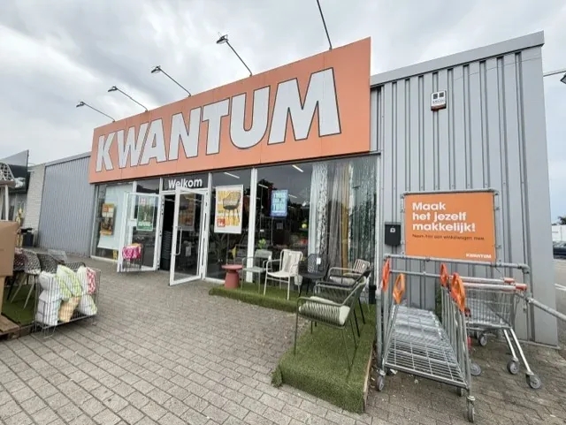 Voorgevel van Kwantum in St-Joris Winge