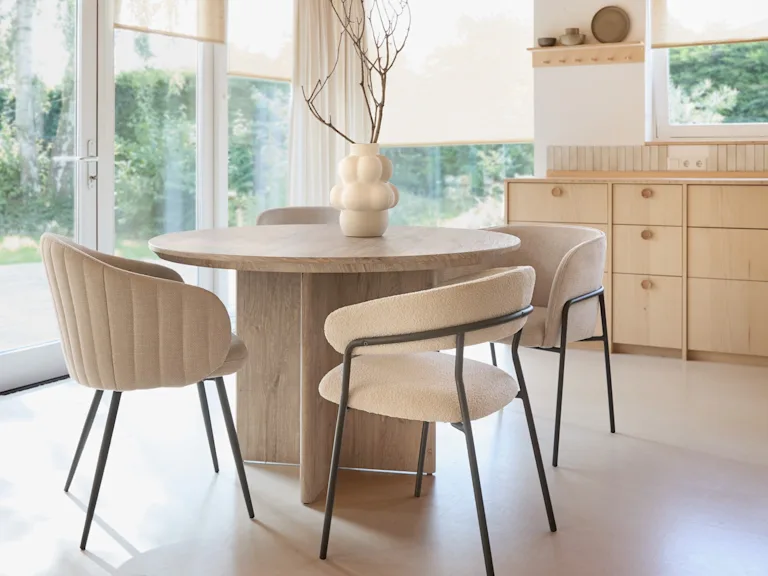 Afbeelding eettafels van Kwantum