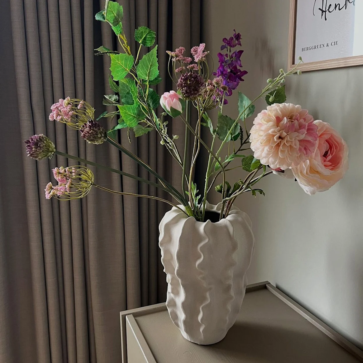 Grote vaas met bloemen