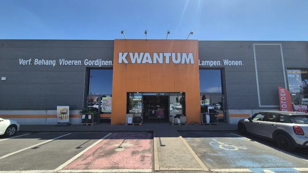 Voorgevel van Kwantum in Roeselare