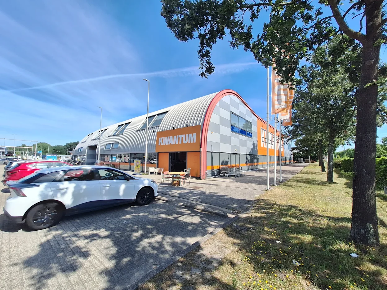 Voorgevel van Kwantum in Leidschenveen