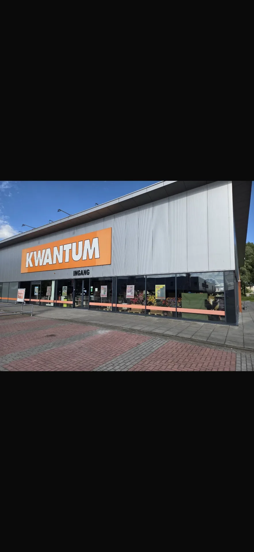 Voorgevel van Kwantum in Sneek