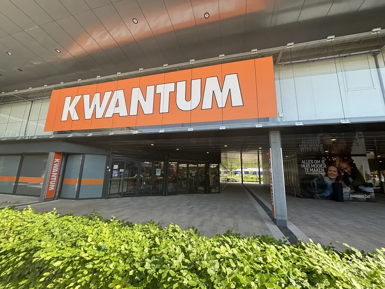 Voorgevel van Kwantum in Barendrecht