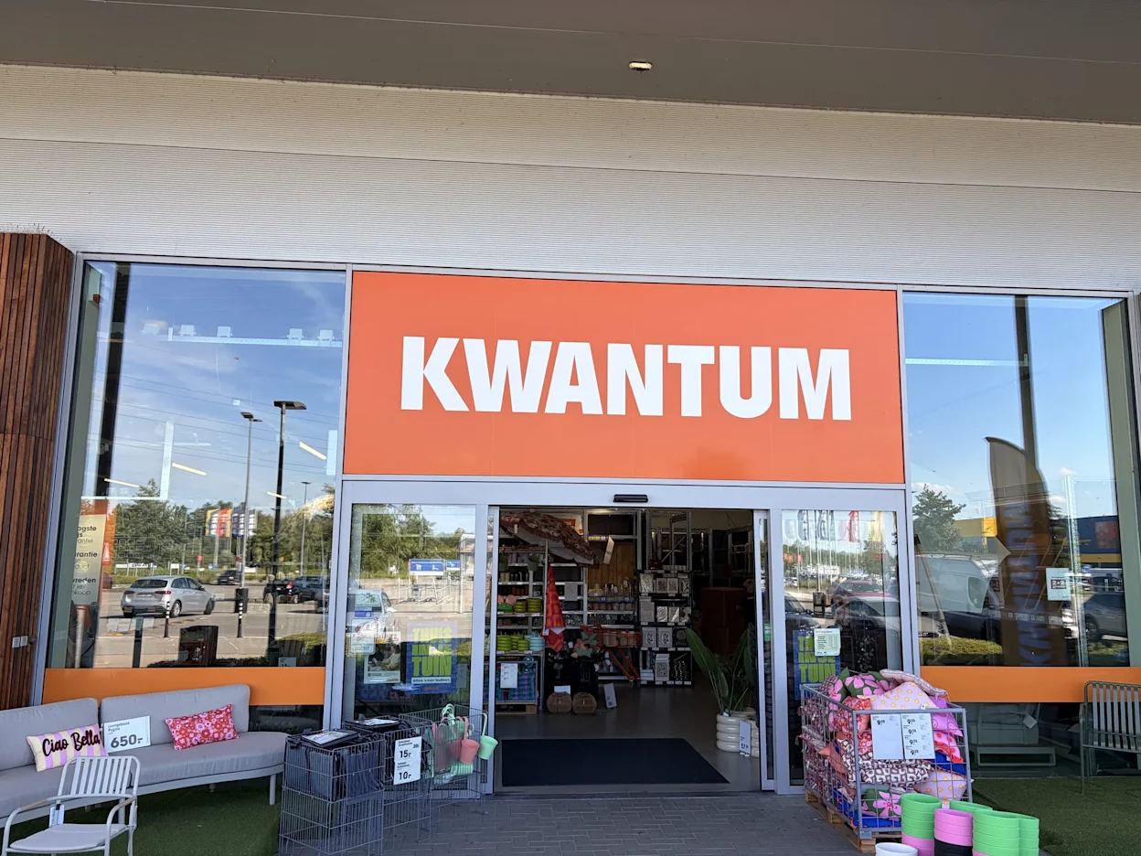 Voorgevel van Kwantum in Hasselt