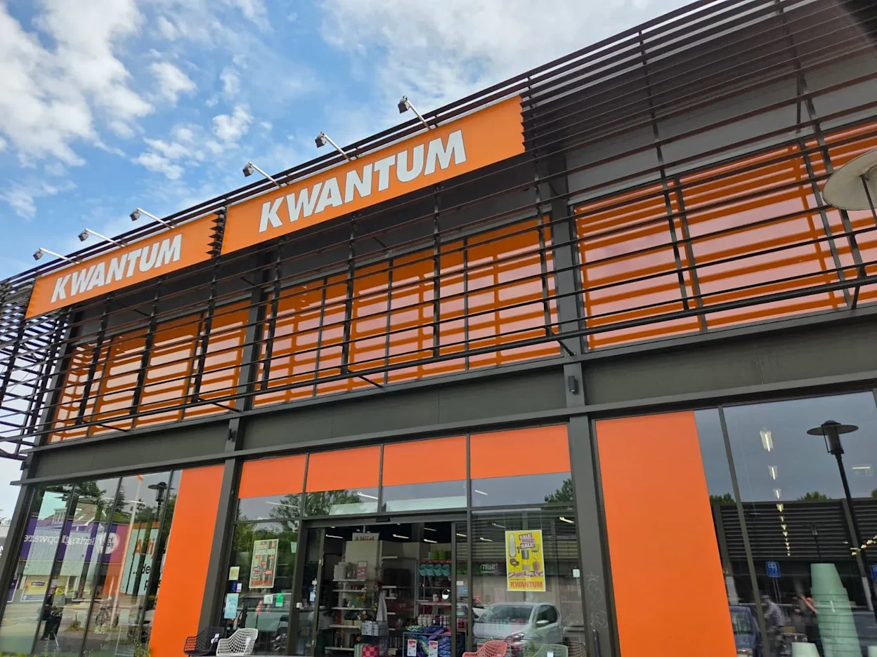 Voorgevel van Kwantum in Enschede