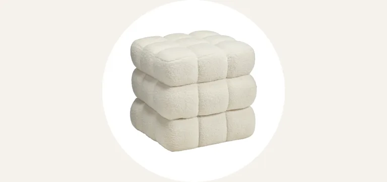 Packshot van een teddy poef