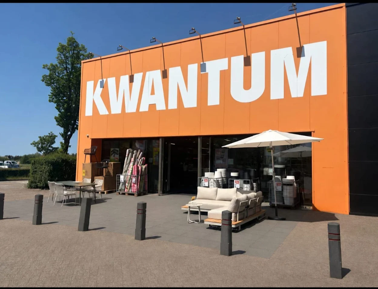 Voorgevel van Kwantum in Valkenburg (ZH)