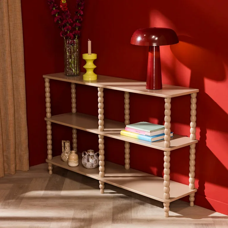 Houten retro kast in stucco kleur