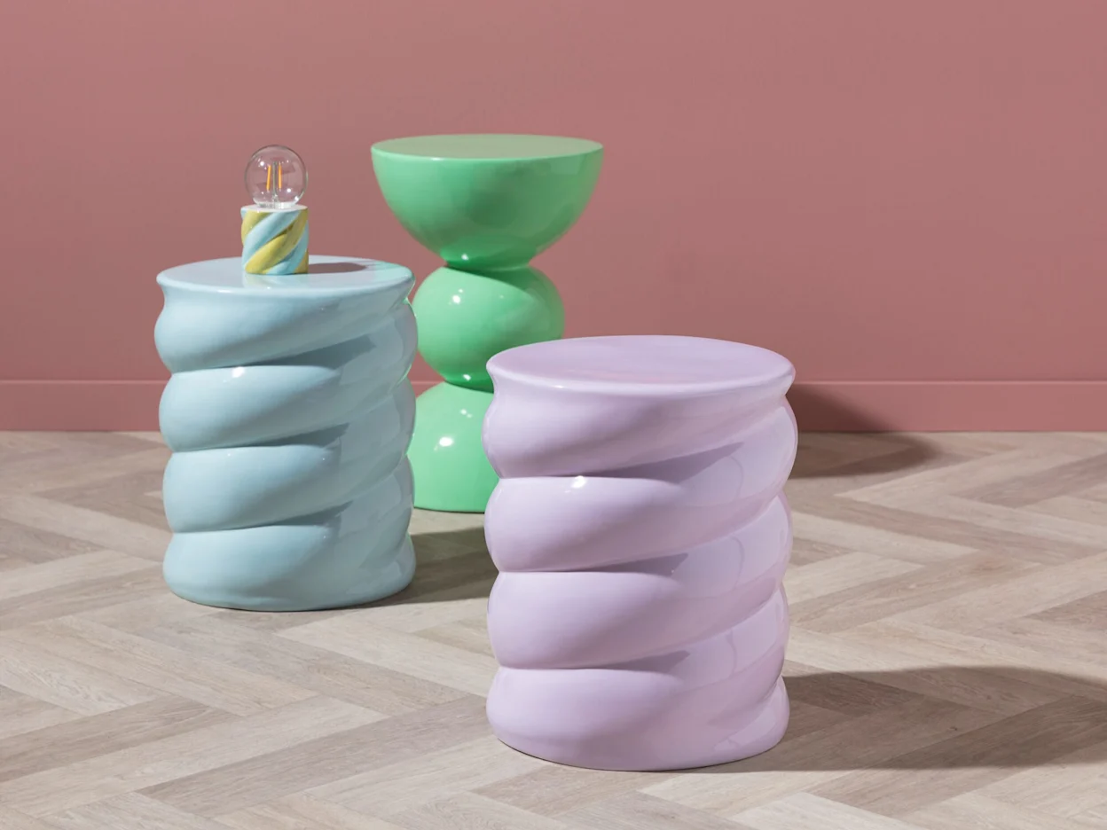 Pastelkleurige bijzettafels in pastelblauw, pastelgroen en lila