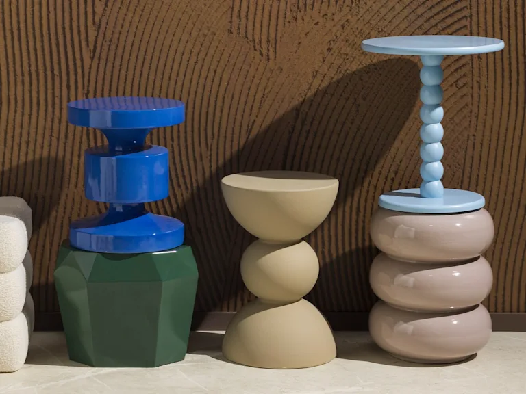 Bijzettafels in pastelblauw, groen en zand