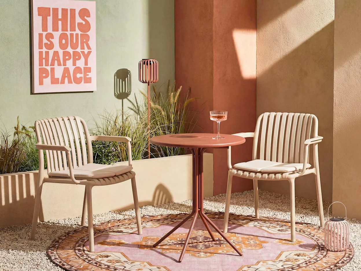 Een bohemian tuin straalt vrolijkheid en warmte uit. Dit lukt met warme aardetinten en natuurlijke materialen.