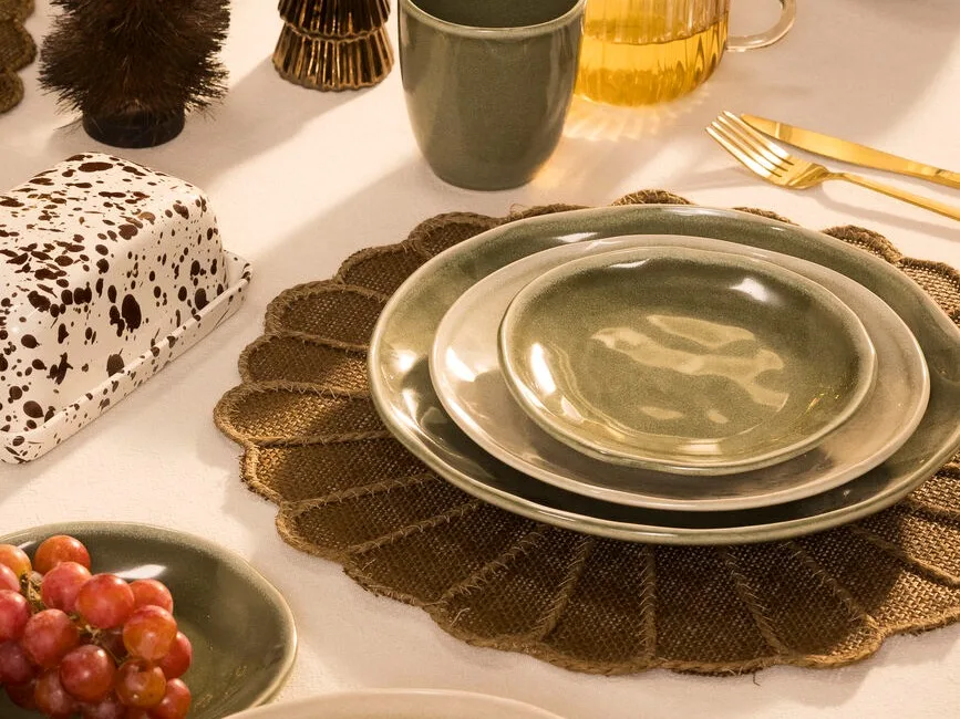 Beige aardewerk servies