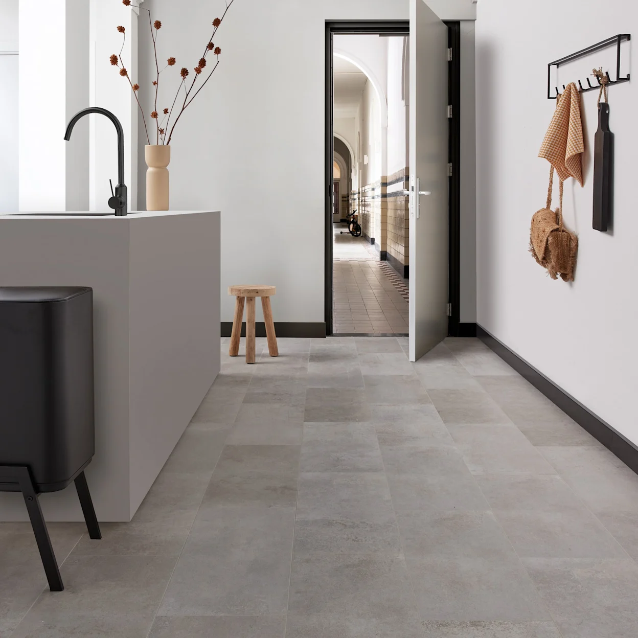 Tegellook: strak en modern, ideaal voor een industriële of minimalistische woonstijl.