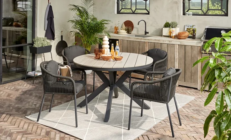 Zwarte tuinstoelen