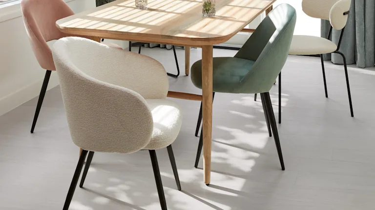 Eetkamerstoelen in lichte kleuren