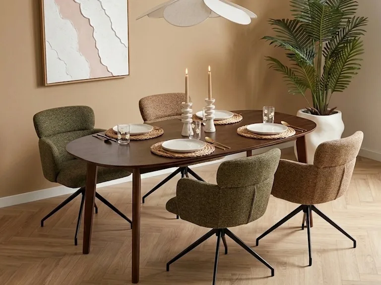 Eettafel styling met woonaccessoires