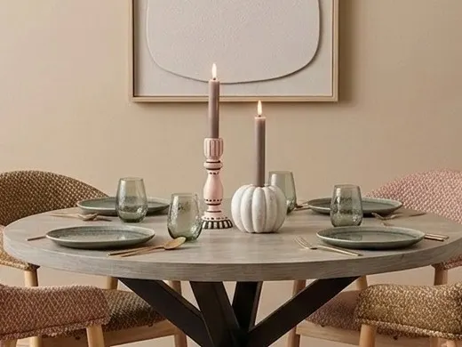 Eettafel styling met woonaccessoires