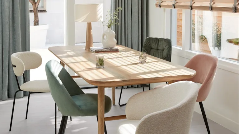 Eethoek in Scandinavische setting