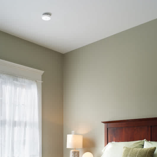 Image of Smoke & Carbon Monoxide Detector installed on bedroom ceiling