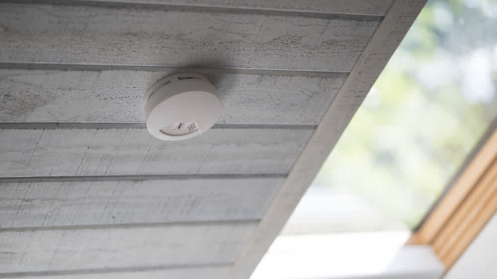 How to install and maintain smoke detectors