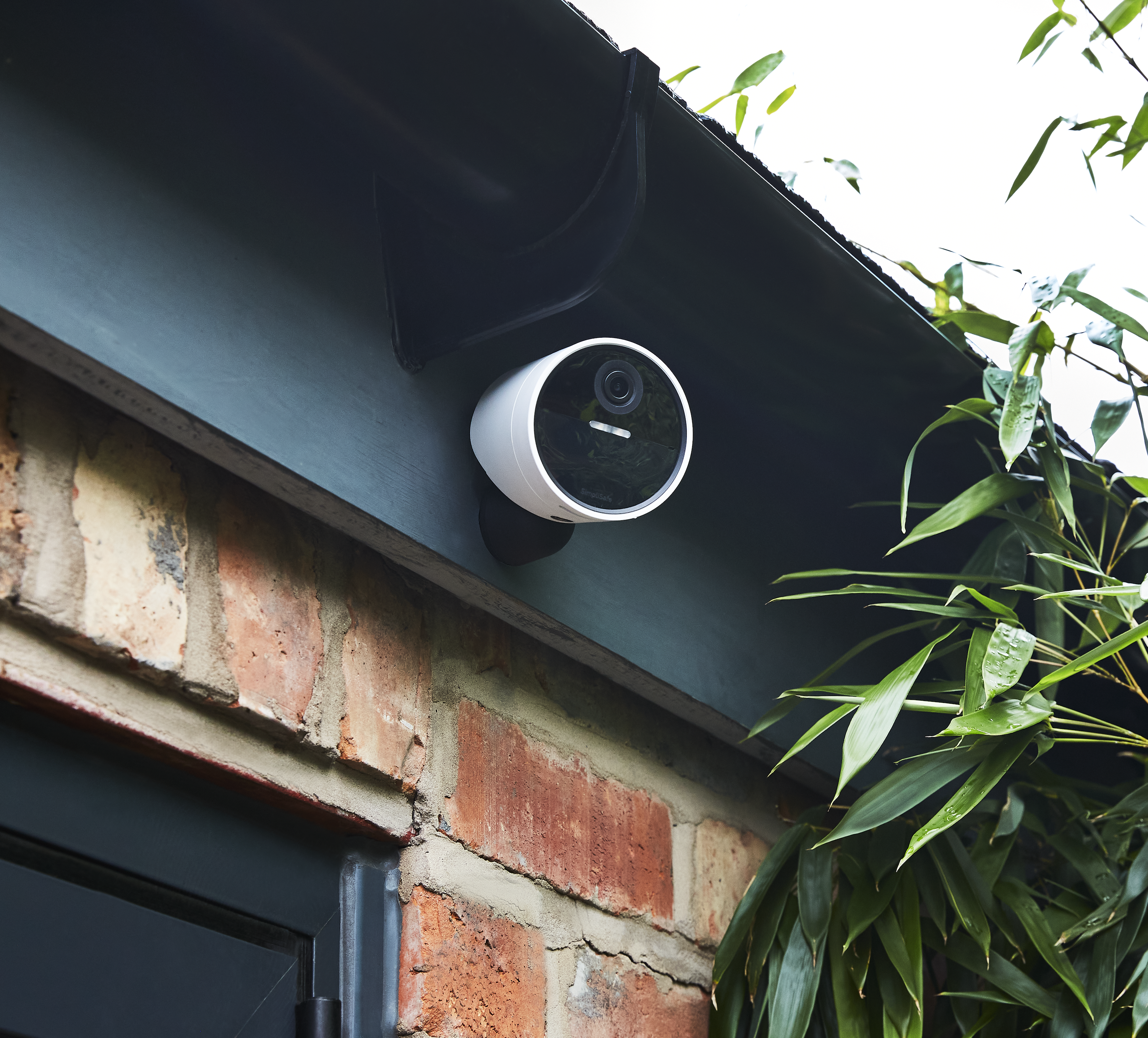 Do outdoor cameras really deter burglars? SimpliSafe Home Security Blog