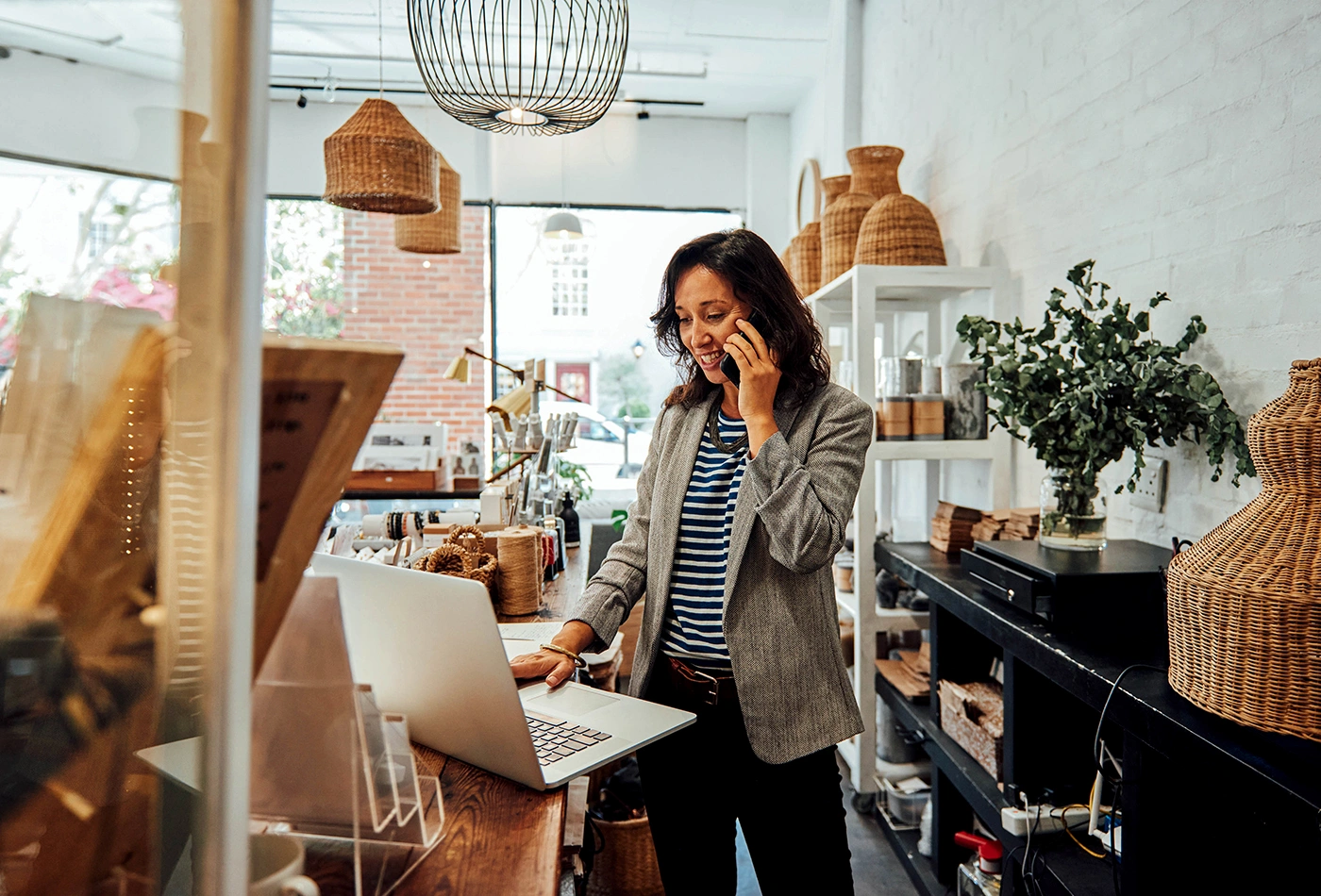 Women-at-counter-on-phone-with-laptop