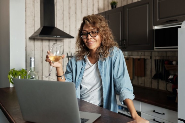 5 Steps to Throwing a Fabulous Virtual Happy Hour