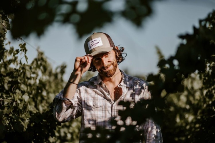Ian White tips his hat in vineyards