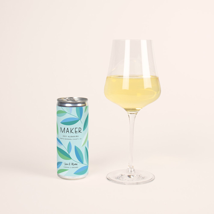 Can and glass of 2021 Maker Albariño