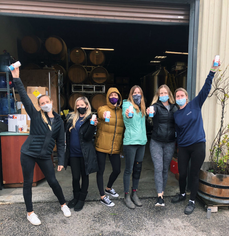 Maker team canning photo at Ser winery
