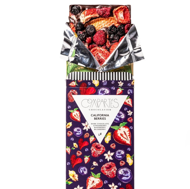 Compartes Berries Chocolate Bar