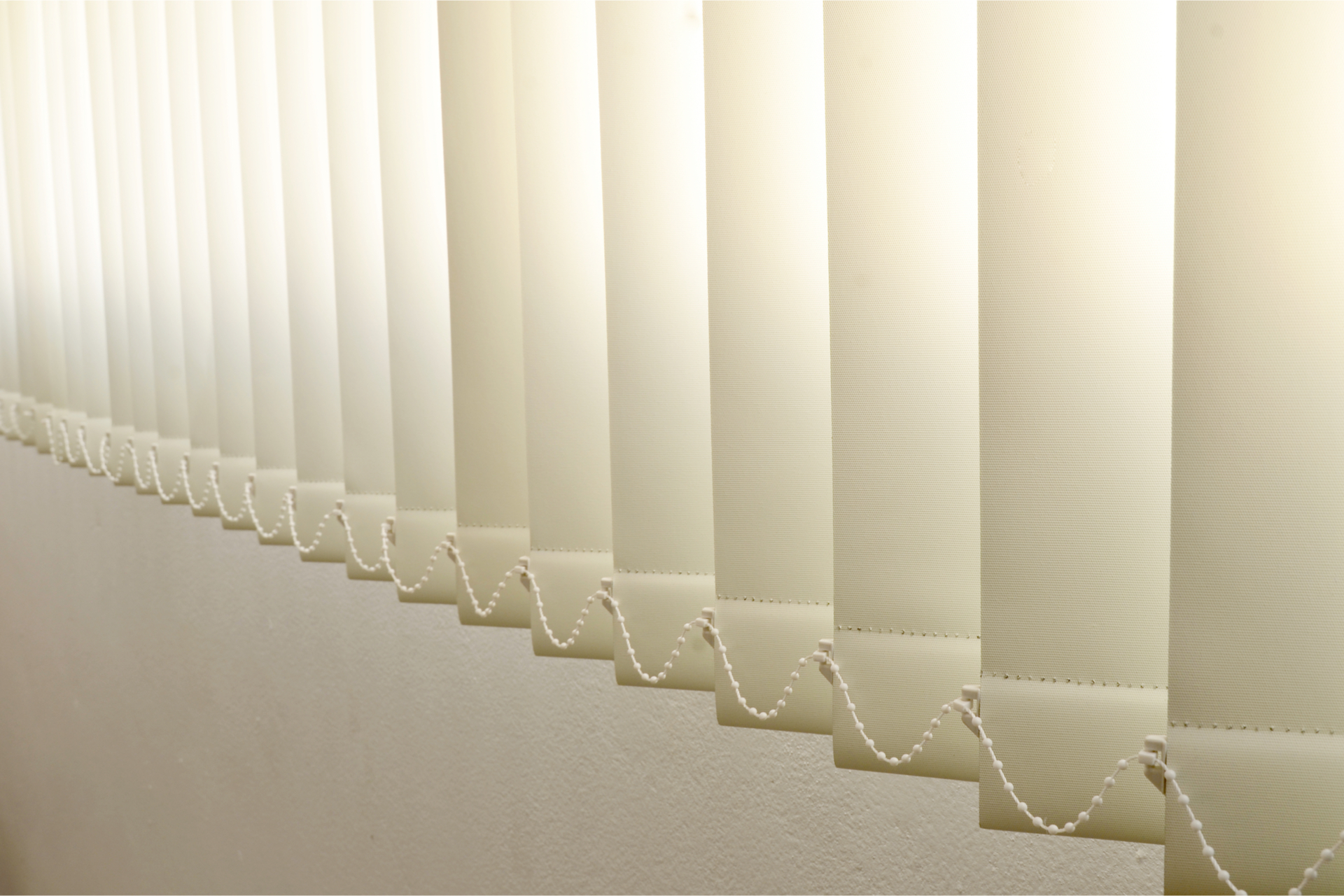 Massgefertigte Lamellenvorhänge für Fenster und Türen local.ch