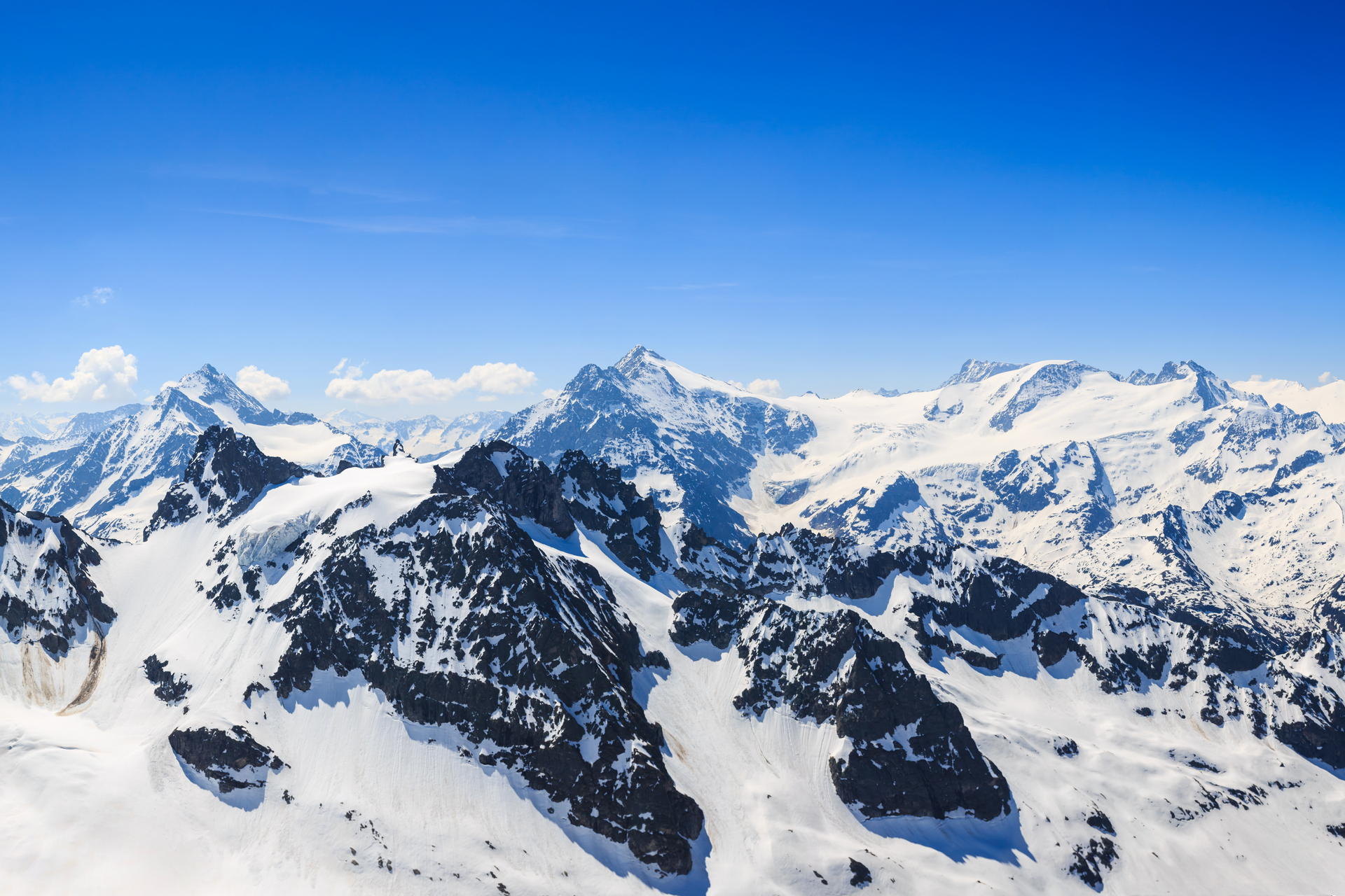 Erleben Sie die ganze Abwechslung der Schweizer Winterlandschaft beim Skifahren in Uri