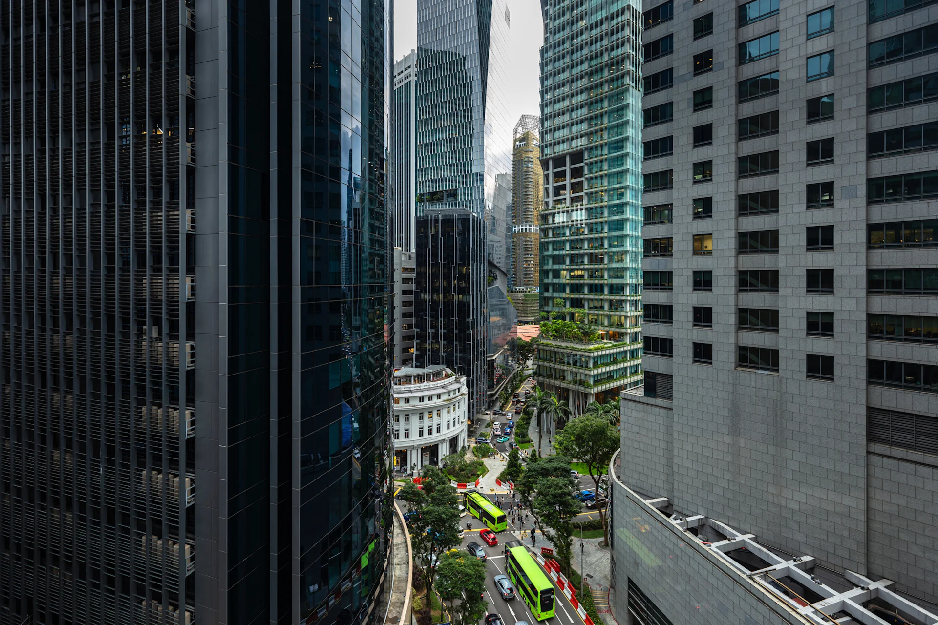 Traffic at the Intersection of Cecil Street, Church Street and Collyer Quay in Singapore.