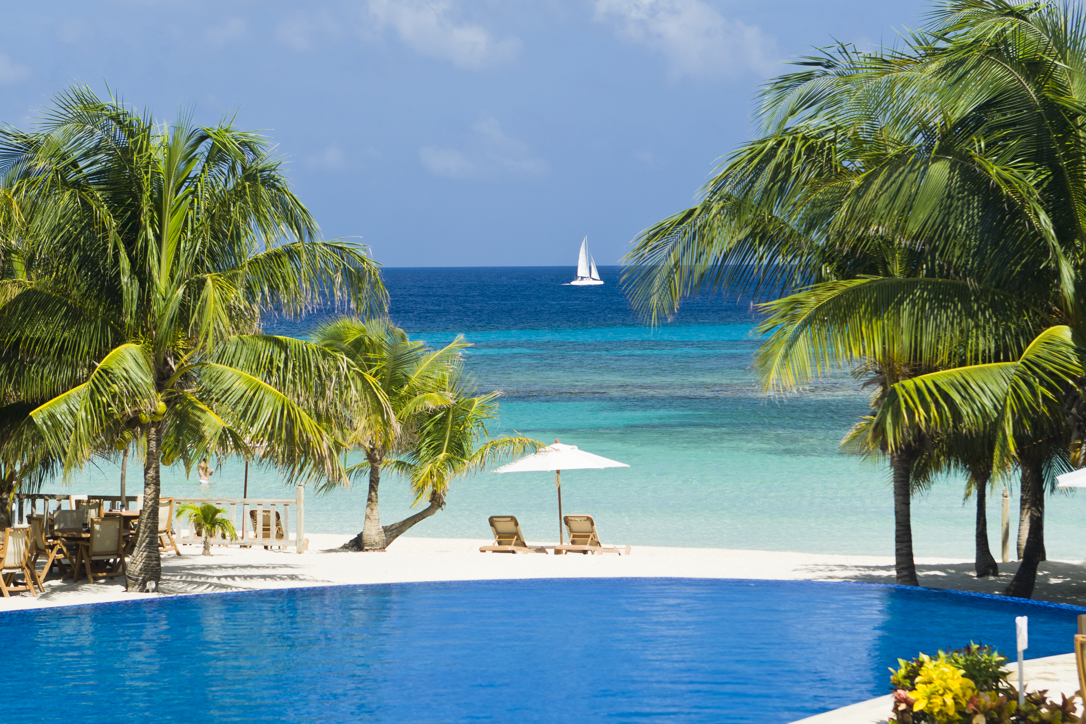 Pool and ocean in Honduras