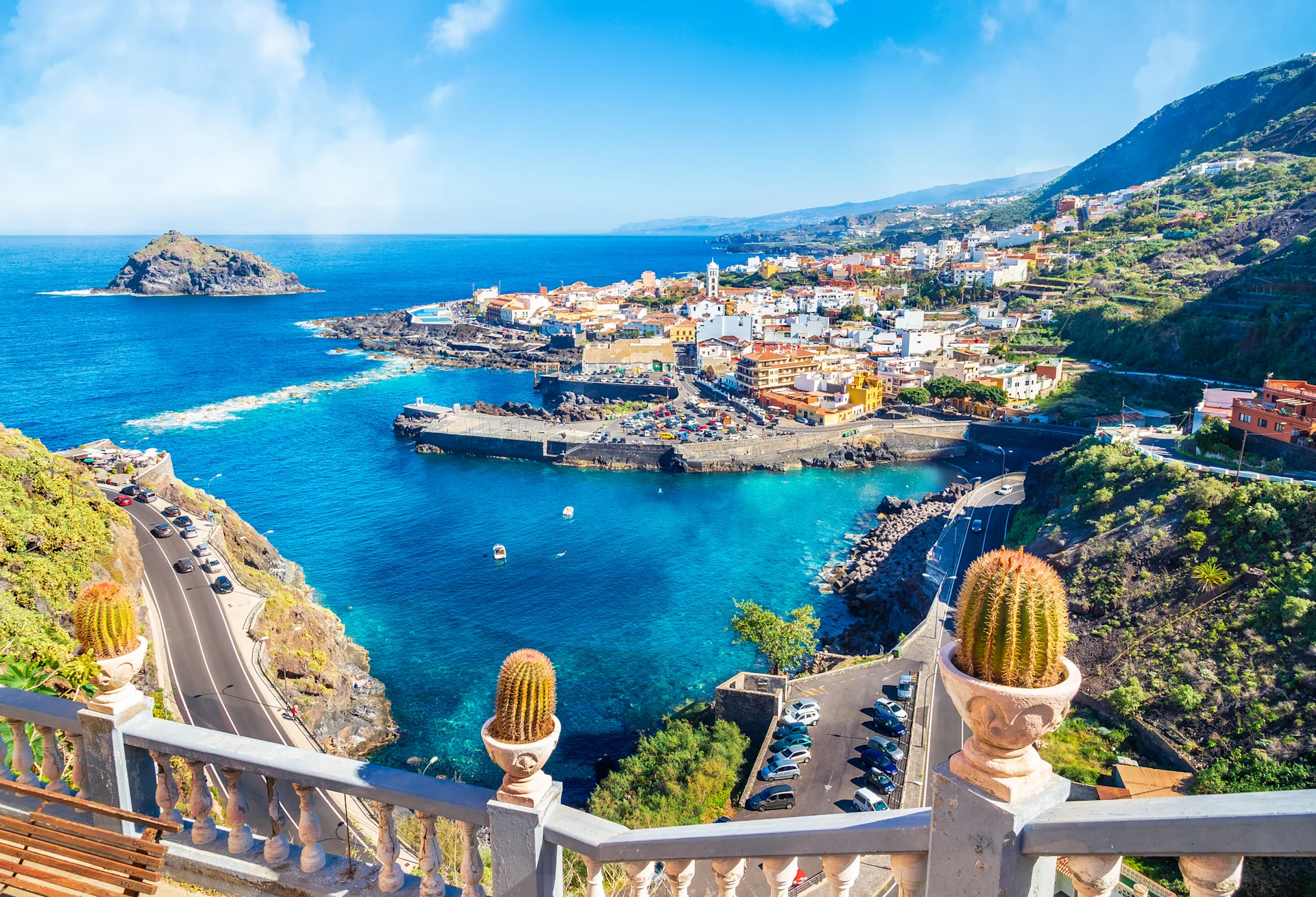 An image of a town and the sea in Canary Islands.